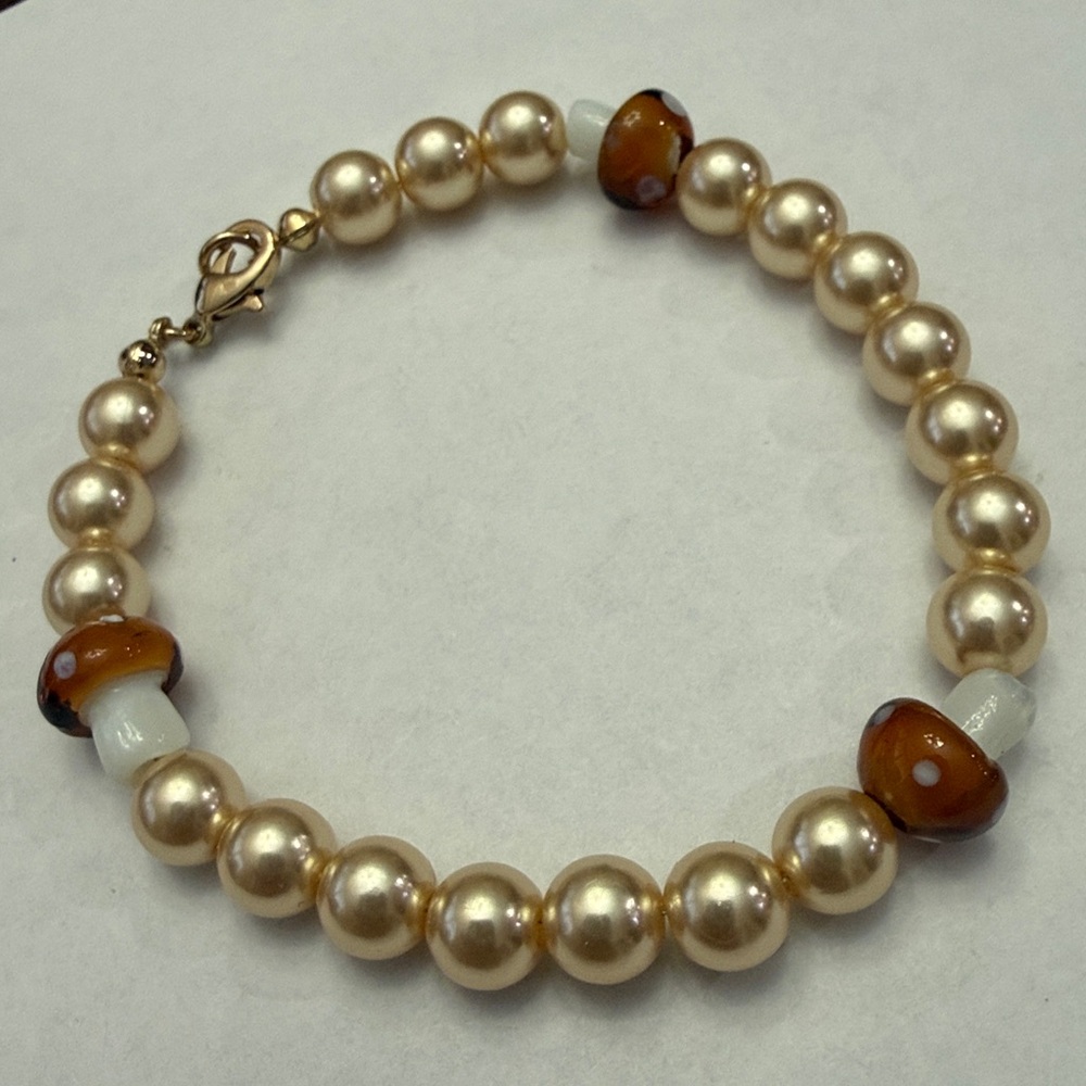 Anthropologie Pearl and Mushroom Beaded Charm Bracelet!!🔥🔥🔥 - Picture 10 of 16
